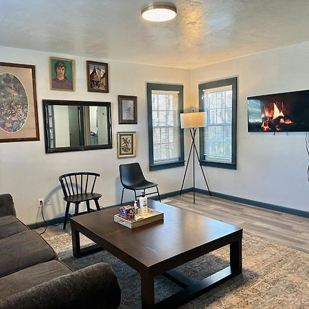 Cozy Winter Getaway With Garden 20-A Villa Oklahoma City Kültér fotó